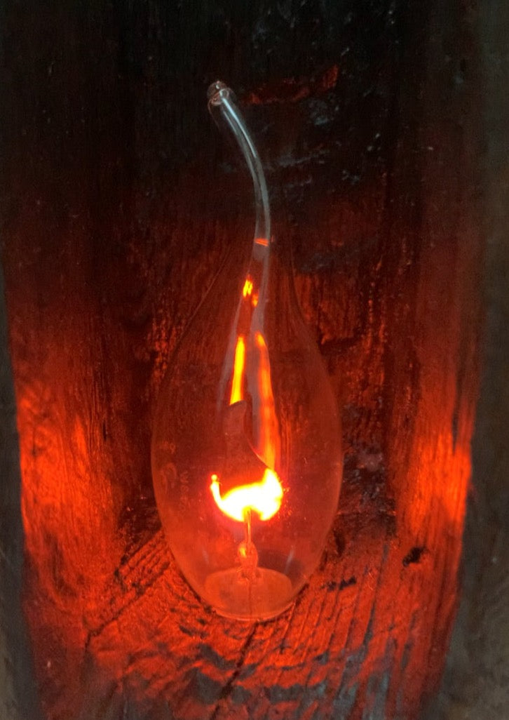 Trælampe med flamme